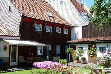 Altes Tageloehnerhaus Von 1510 Mit Garten Und Parkplatz Goslar Exterior foto
